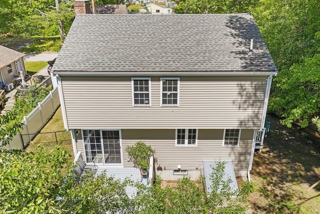 137 Lake Ave, Wareham, MA 02538