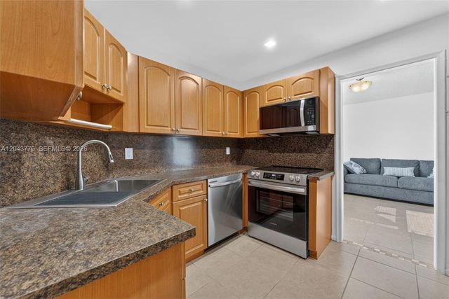 3301 Spanish Moss Terrace 405, Lauderhill, FL 33319