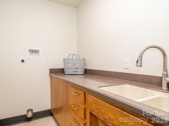 1952 Country Club Drive, Canton, NC 28716