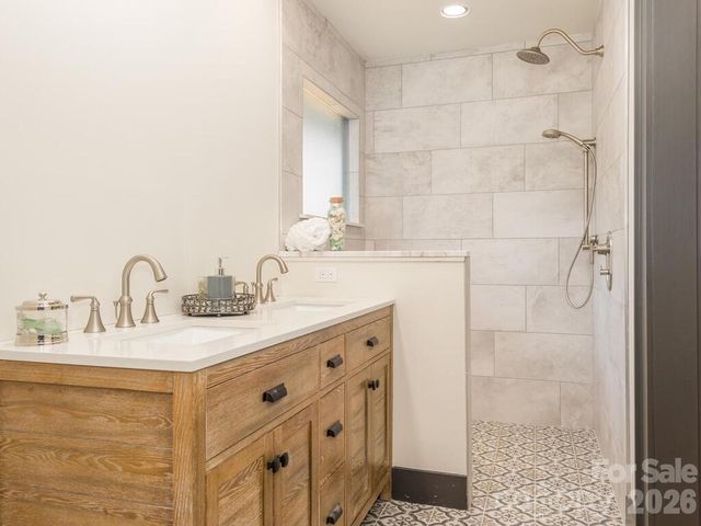 1952 Country Club Drive, Canton, NC 28716