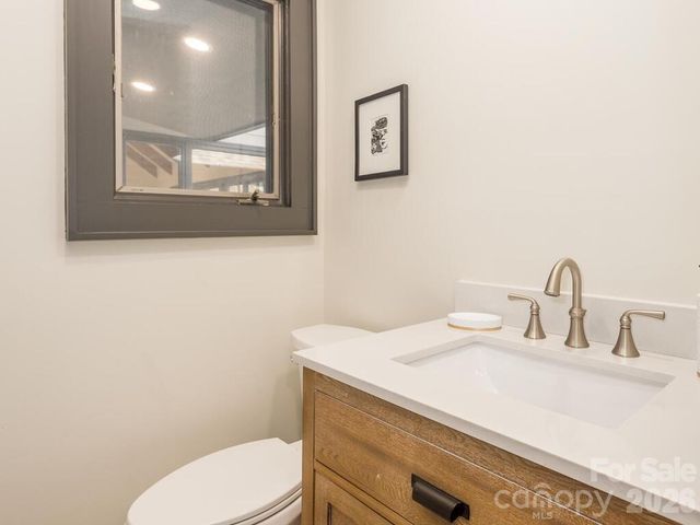 1952 Country Club Drive, Canton, NC 28716