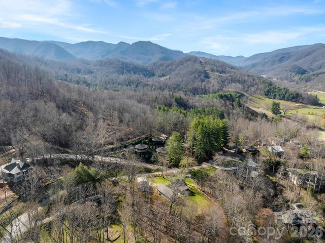 1952 Country Club Drive, Canton, NC 28716