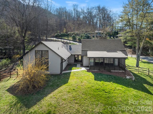 1952 Country Club Drive, Canton, NC 28716