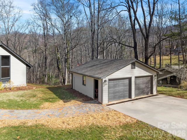 1952 Country Club Drive, Canton, NC 28716