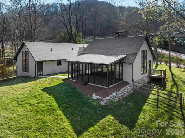 1952 Country Club Drive, Canton, NC 28716