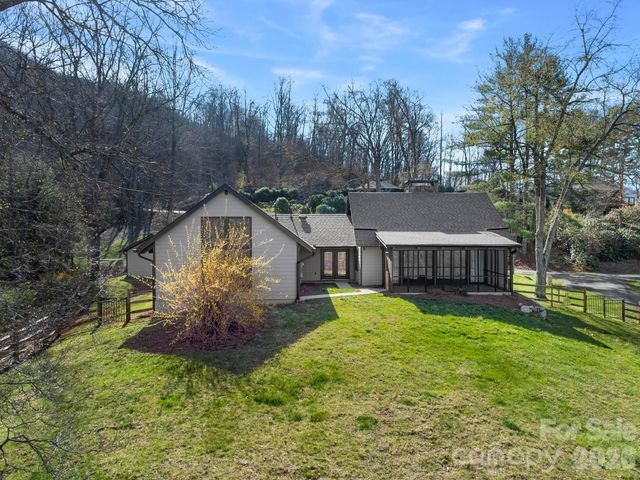 1952 Country Club Drive, Canton, NC 28716