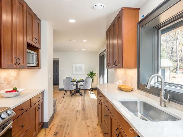 1952 Country Club Drive, Canton, NC 28716