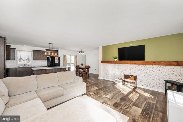 18 MOUNT VERNON DR, Keedysville, MD 21756