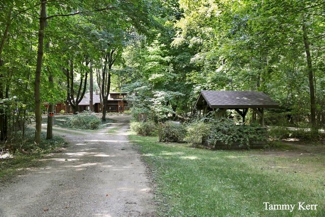 2450 Lakeshore Drive, Fennville, MI 49408