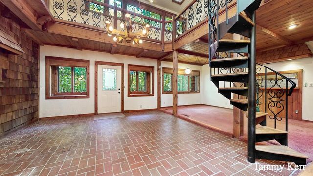2450 Lakeshore Drive, Fennville, MI 49408