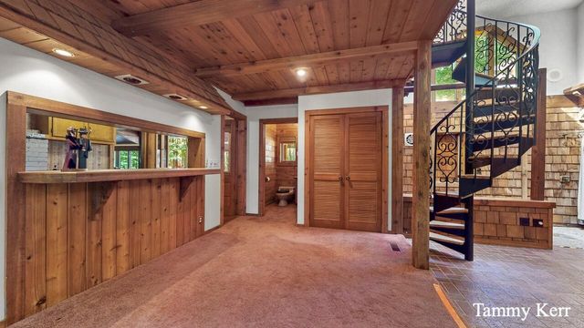 2450 Lakeshore Drive, Fennville, MI 49408