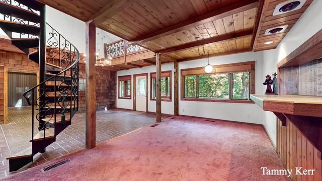 2450 Lakeshore Drive, Fennville, MI 49408