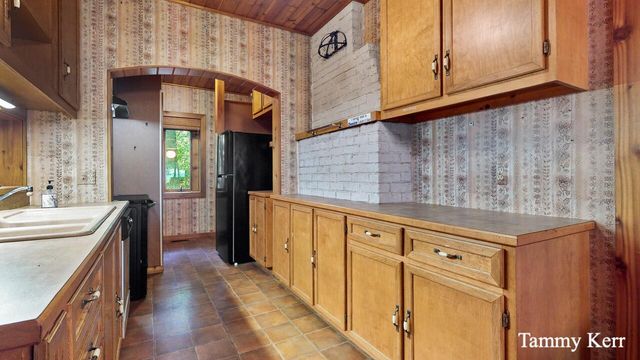 2450 Lakeshore Drive, Fennville, MI 49408
