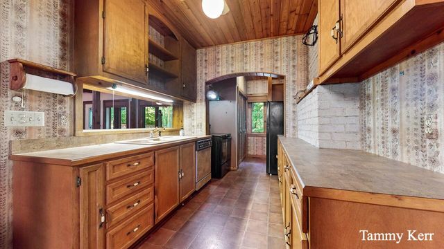 2450 Lakeshore Drive, Fennville, MI 49408