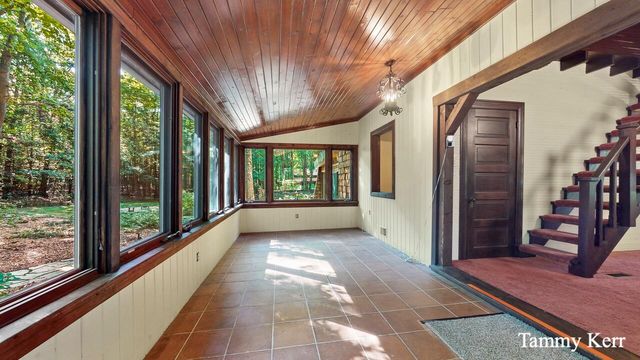 2450 Lakeshore Drive, Fennville, MI 49408