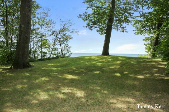 2450 Lakeshore Drive, Fennville, MI 49408