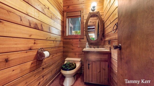 2450 Lakeshore Drive, Fennville, MI 49408