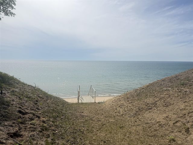 2450 Lakeshore Drive, Fennville, MI 49408