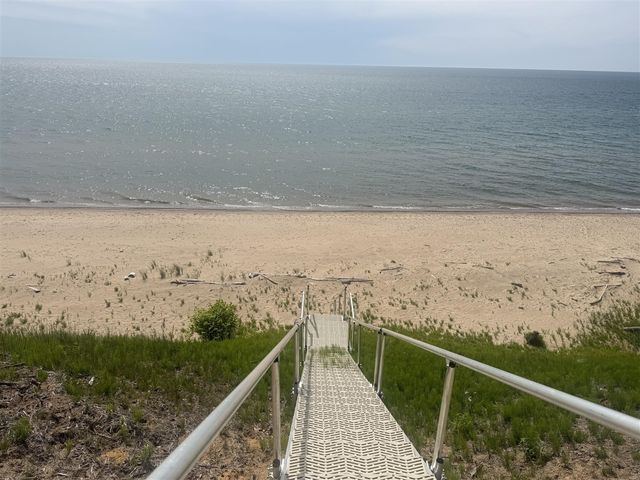 2450 Lakeshore Drive, Fennville, MI 49408