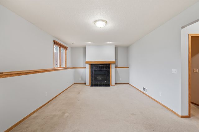 2520 Riverwoods Avenue, Des Moines, IA 50320