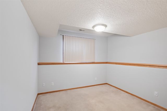 2520 Riverwoods Avenue, Des Moines, IA 50320