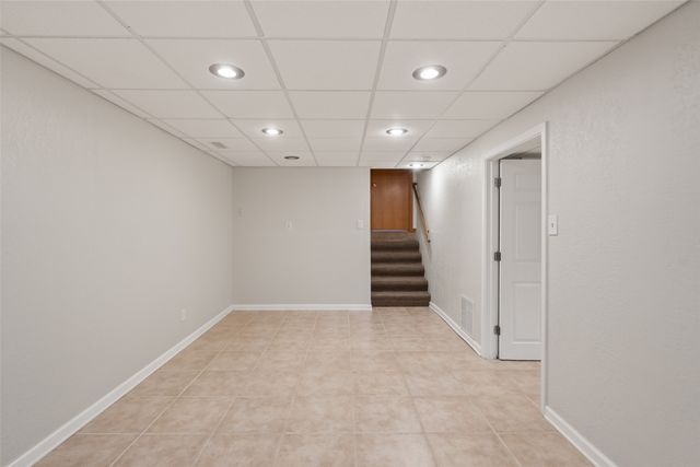 2520 Riverwoods Avenue, Des Moines, IA 50320