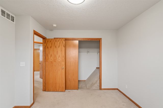2520 Riverwoods Avenue, Des Moines, IA 50320