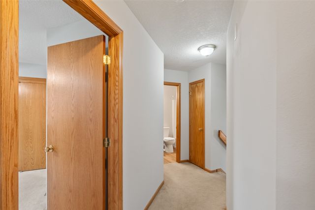 2520 Riverwoods Avenue, Des Moines, IA 50320