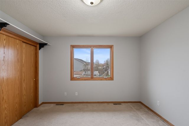 2520 Riverwoods Avenue, Des Moines, IA 50320