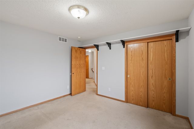 2520 Riverwoods Avenue, Des Moines, IA 50320