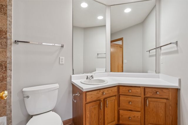 2520 Riverwoods Avenue, Des Moines, IA 50320