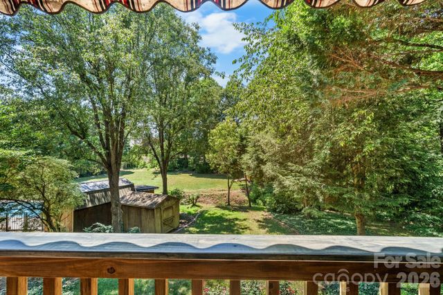 407 10th Street Drive NW, Hickory, NC 28601