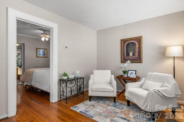 407 10th Street Drive NW, Hickory, NC 28601