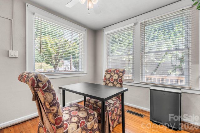 407 10th Street Drive NW, Hickory, NC 28601