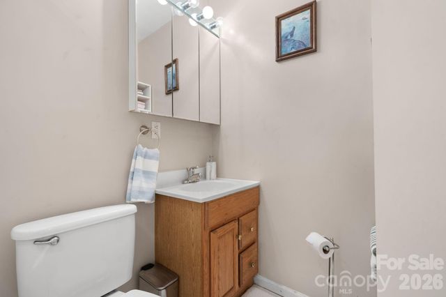 407 10th Street Drive NW, Hickory, NC 28601