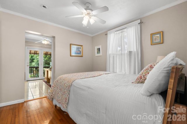 407 10th Street Drive NW, Hickory, NC 28601