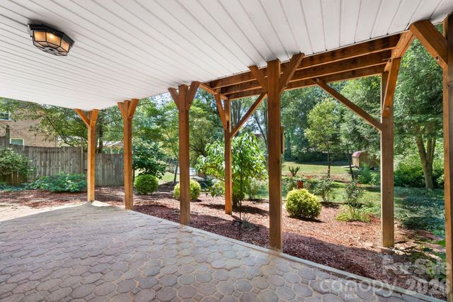407 10th Street Drive NW, Hickory, NC 28601