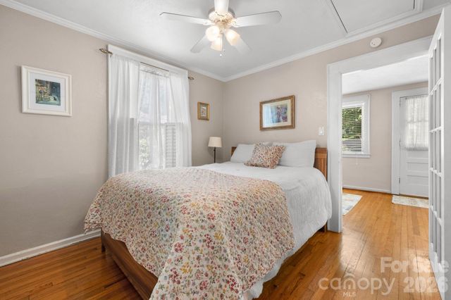407 10th Street Drive NW, Hickory, NC 28601