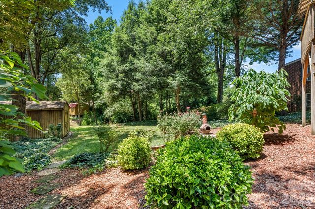 407 10th Street Drive NW, Hickory, NC 28601