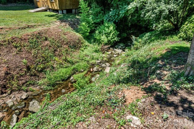 407 10th Street Drive NW, Hickory, NC 28601
