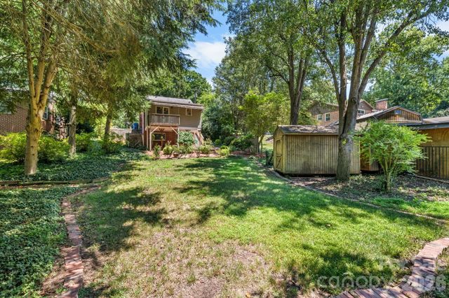 407 10th Street Drive NW, Hickory, NC 28601