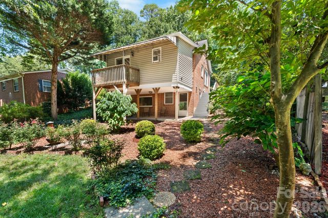 407 10th Street Drive NW, Hickory, NC 28601