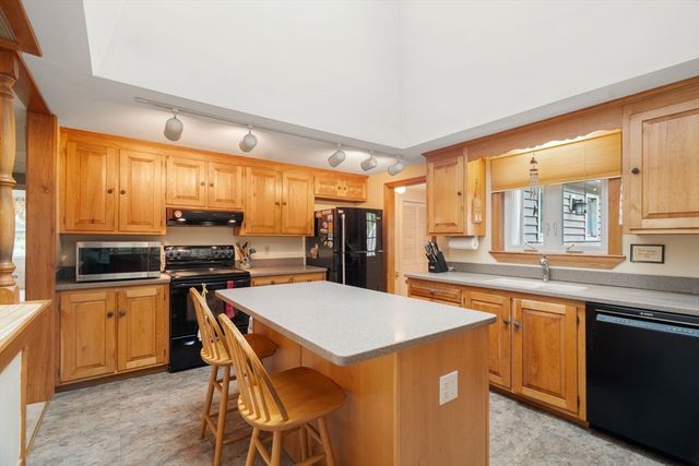 13 Henley Rd, Acton, MA 01720