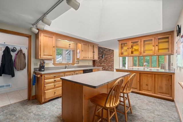 13 Henley Rd, Acton, MA 01720