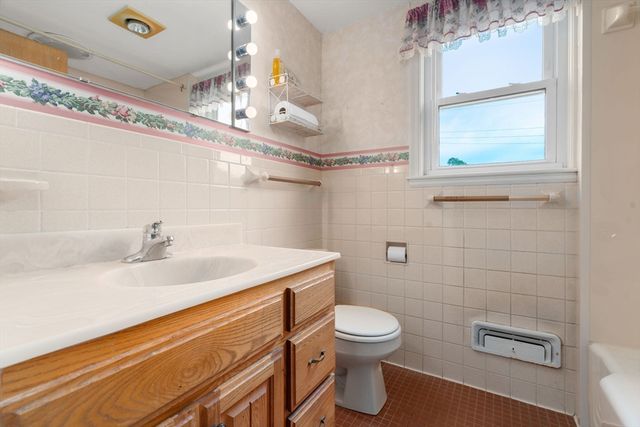 13 Henley Rd, Acton, MA 01720
