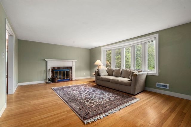 13 Henley Rd, Acton, MA 01720