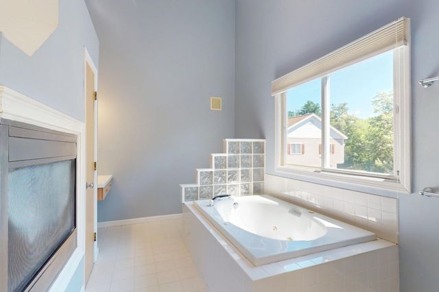 98 Algonquin Tr 98, Ashland, MA 01721