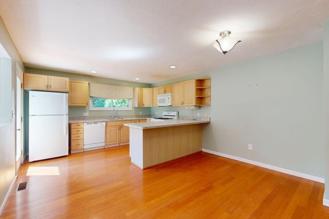 98 Algonquin Tr 98, Ashland, MA 01721