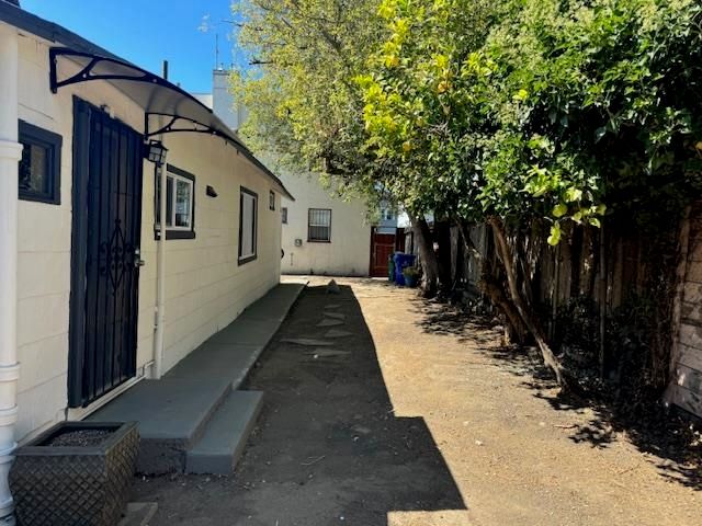 3920 3920 Clarke Street, Oakland, CA 94609