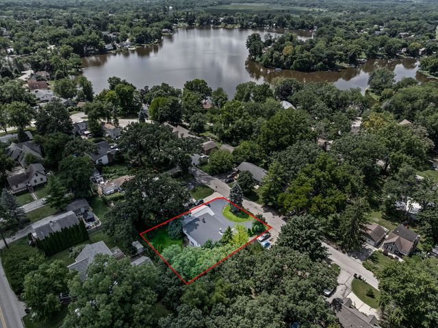3422 Oakwood Drive, Island Lake, IL 60042